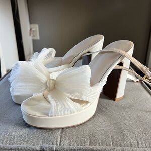 Size 7 White Bow Heels